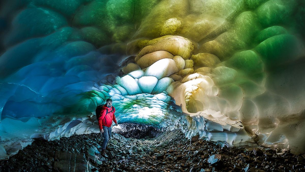 Los túneles de hielo de Chubut son un singular atractivo de la Patagonia que solo puede visitarse en verano.