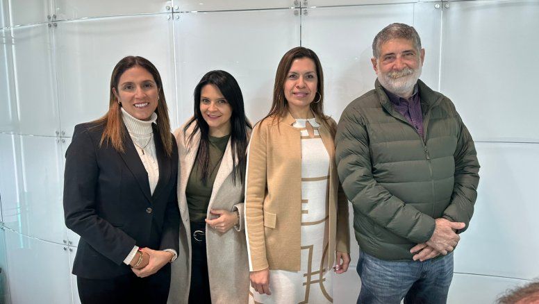 Volando Viajes: Guadalupe Sánchez (directora de México), Ingrid del Busto (directora de Perú), Tatiana Amaya (directora de Colombia) y Eduardo Luparello (director de Argentina) presentes en Fitur.