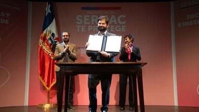 Sernac: Boric firma proyecto de ley que le dará más facultades