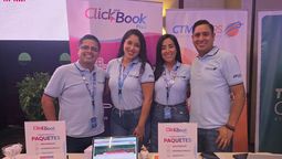 Ricky Nelson Arcentales, Rubí Melissa Soto, Magalí Graciela Ñahui y Alexander Chamba de CTM Tours.