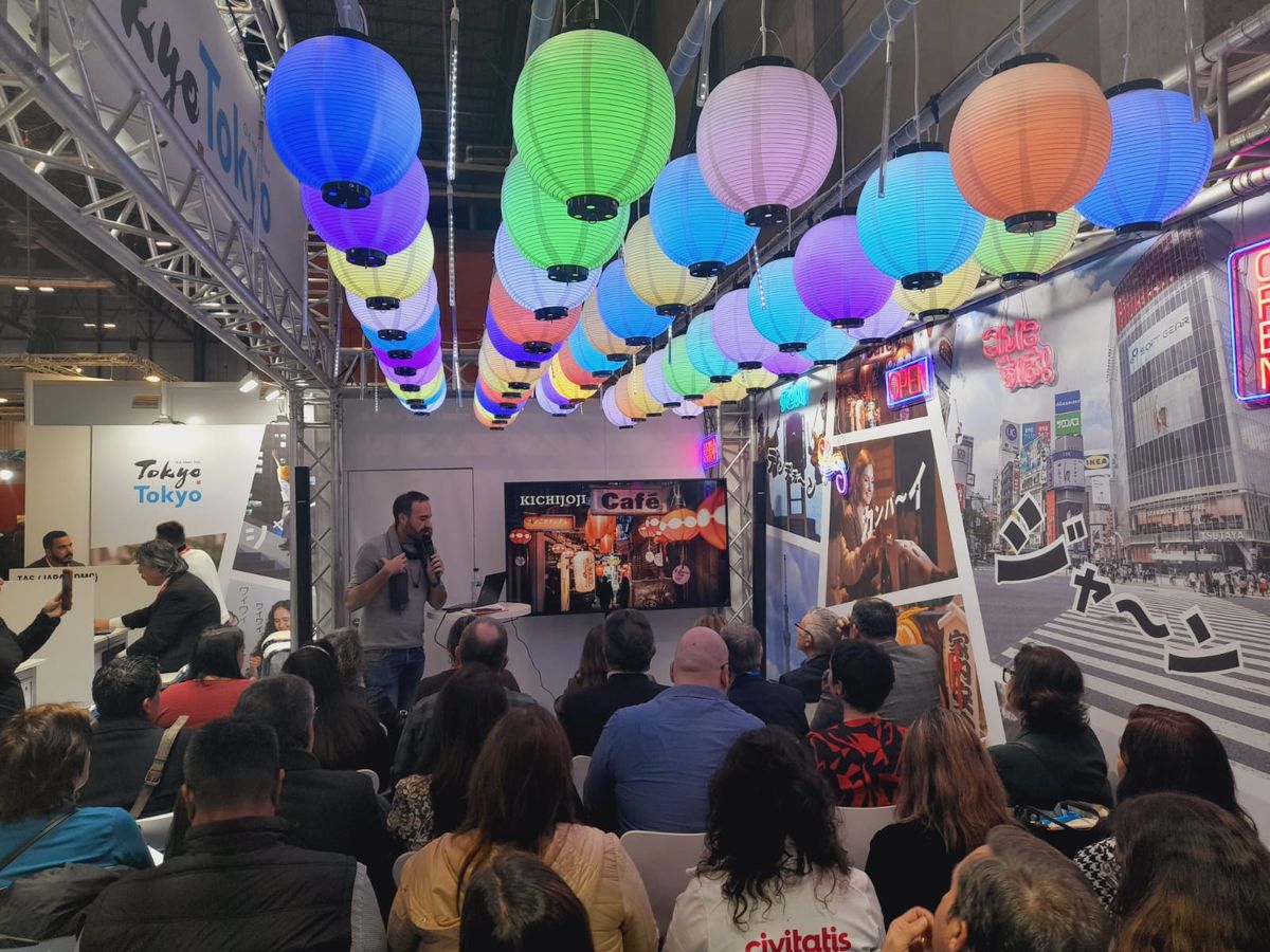 Gran asistencia de agentes de viajes para conocer sobre Tokio como destino.