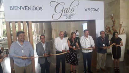 Las autoridades durante la inauguración del evento.