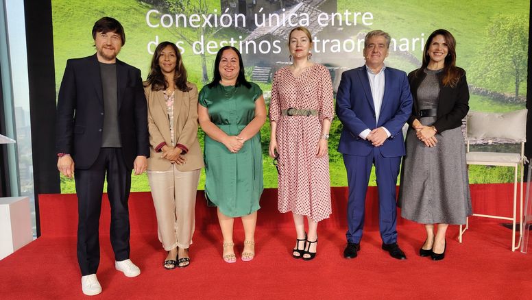 Directivas de Iberia junto a delegados de Cantabria.