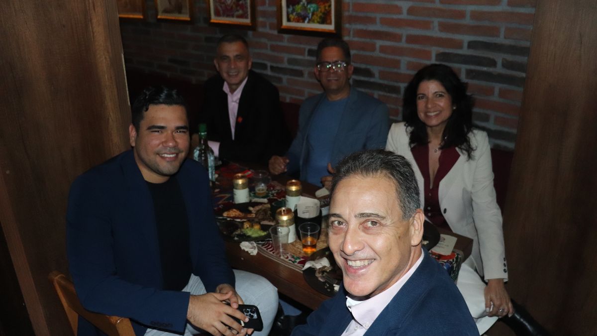 Héctor Álvarez, Business Development Director de Iberostar para Latinoamérica y acopañantes en celebración de 30 años de CIC Travel.  