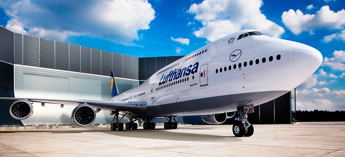 Avi&oacute;n de la aerol&iacute;nea Lufthansa en el aeropuerto de M&uacute;nich (Alemania).