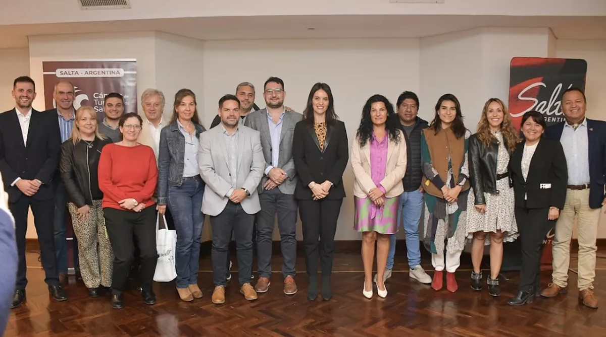 Autoridades turísticas provinciales presentes durante el lanzamiento de Código Salta.