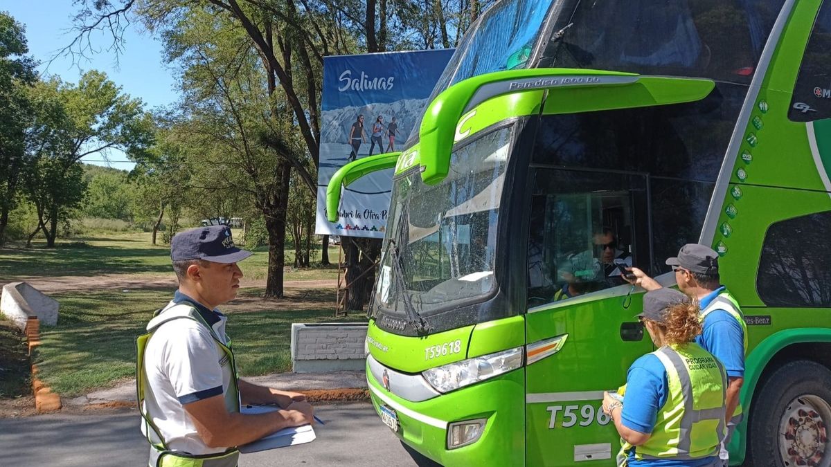 Turismo y Transporte terrestre: preocupación por rutas, controles y futuro de Vialidad Nacional.