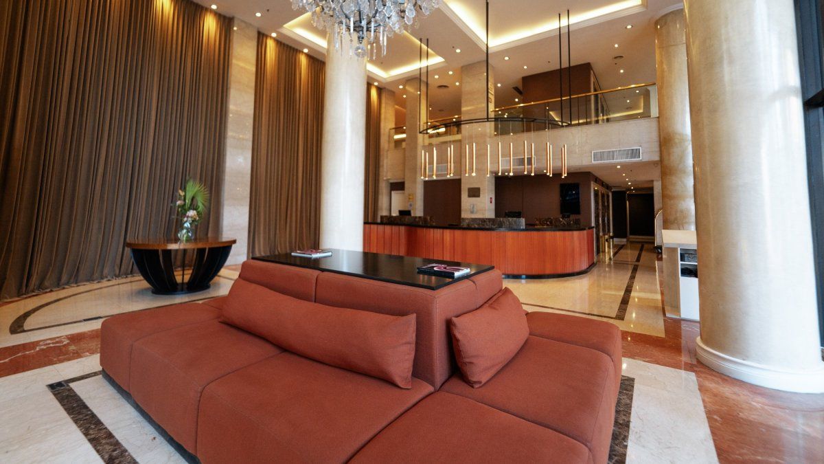 El enfoque en la sostenibilidad responde tanto a una presión ambiental como a factores económicos y regulatorios. La reducción del consumo no solo minimiza el impacto sobre recursos, sino que inciden directamente en los costos de operaciónAmérian Hoteles invirtió en sustentabilidad y confort en sus propiedades de Buenos Aires y Córdoba.&nbsp;