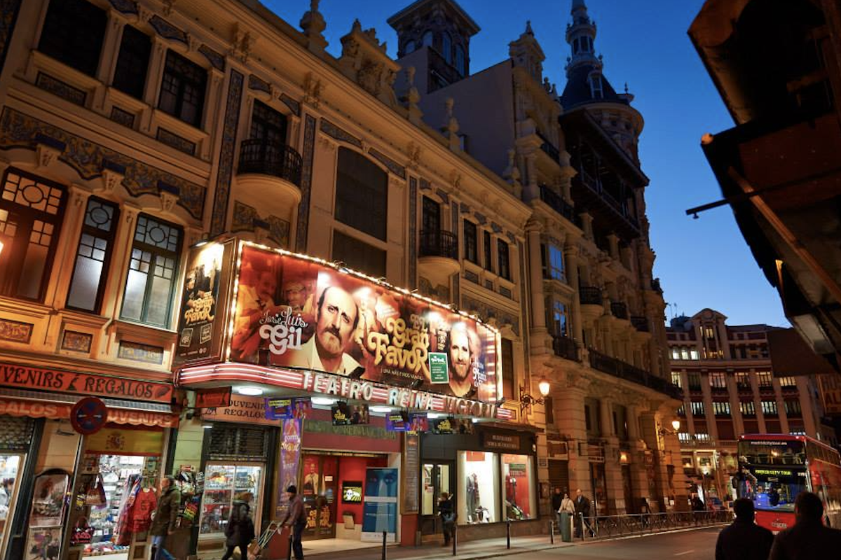 Teatro Reina Victoria de Madrid, justo detrás del edificio que acogerá las habitaciones del complejo de UMusic