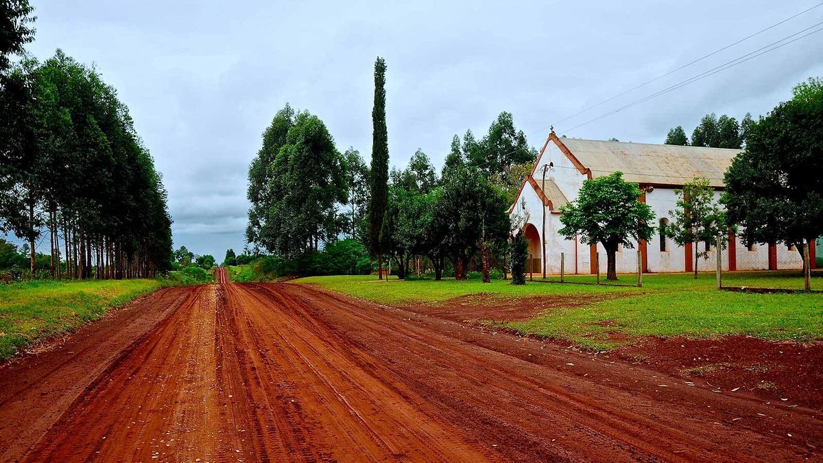 Turismo en Misiones: la tierra colorada es una de las características más importantes de la provincia argentina.