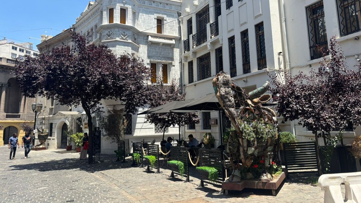 El barrio París-Londres suma nuevos panoramas culturales y comerciales que revitalizan el centro histórico de Santiago.