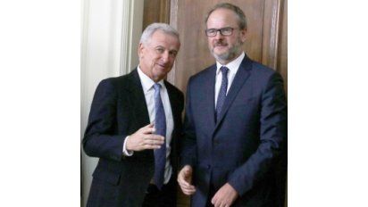 Airbnb, Uber y otras plataformas digitales deberán pagar impuestos en Chile