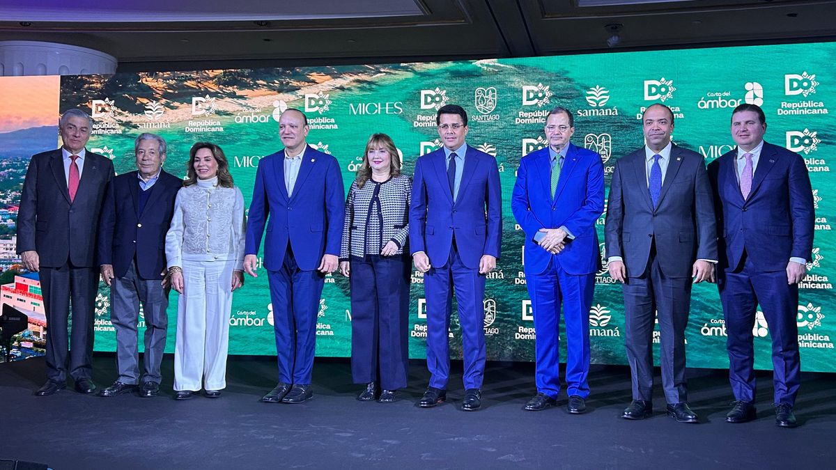 Los principales ejecutivos, funcionario e invitados especiales en el evento de República Dominicana.