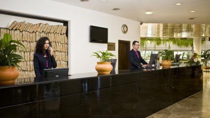 Recepción de un hotel Hesperia