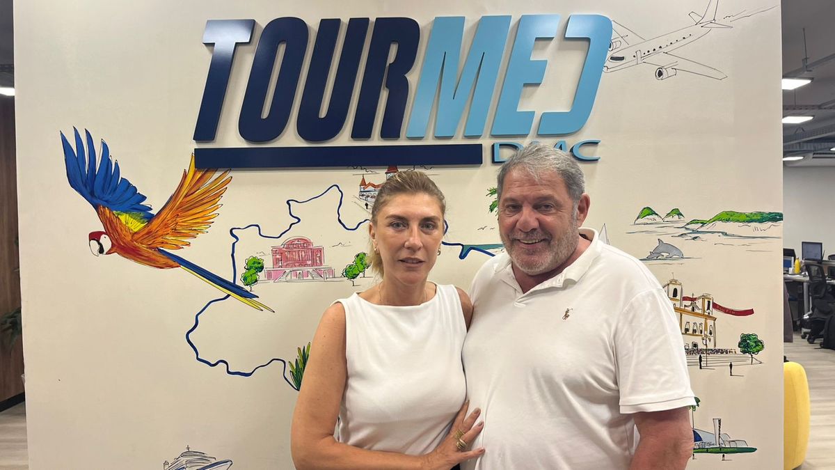 Walter Emilio, CEO de Tourmed DMC, junto a su esposa en las nuevas oficinas de Río de Janeiro.
