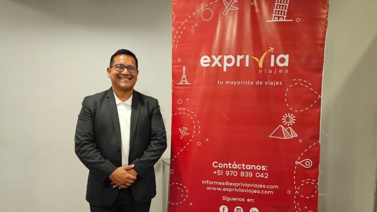 Zhurik Garay, CEO y founder de Exprivia Grandes Viajes presentó su renovado manual de programas para este 2026.