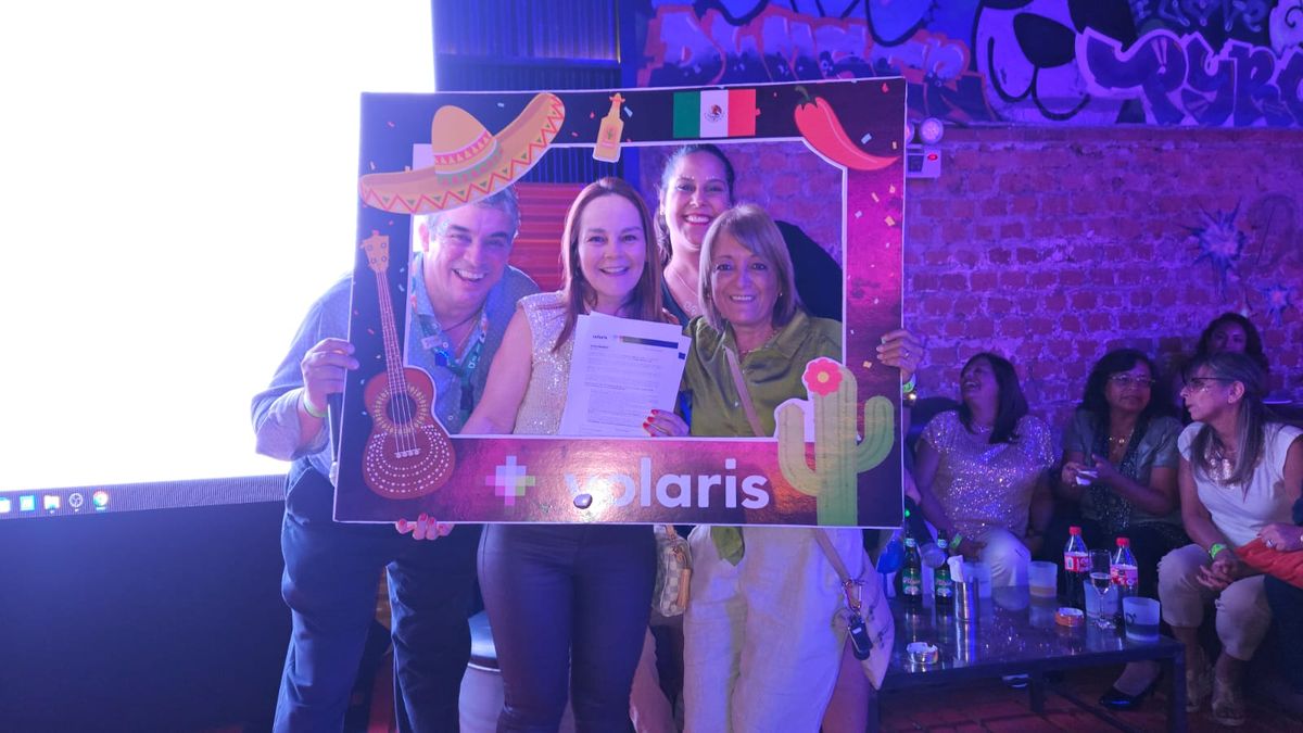 Elena Basarán (Irdeviaje), ganadora de un boleto de avión gracias a Volaris.