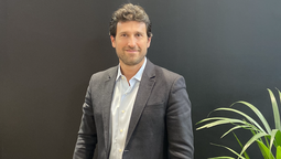 Fernando Gagliardi, director de Marketing, Ventas y Distribución del Grupo Meliá Hotels International- División Brasil, en el stand de la compañía en Fitur 2023