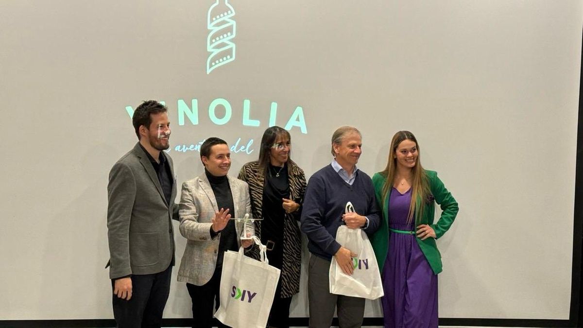 Encuentro de Sky Airline con agencias de viajes y turoperadores se realizó en el restaurant Vinolia.