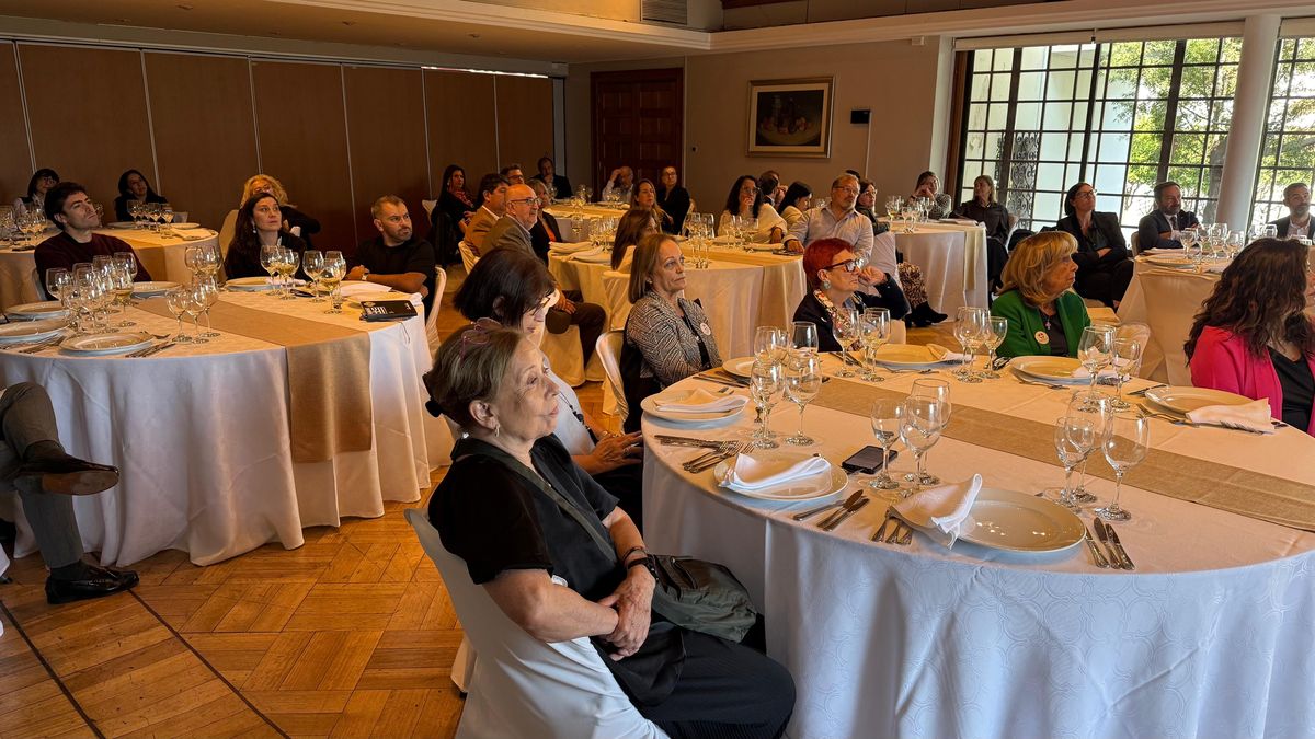 País Vasco: presentación del destino fue acompañada de un almuerzo en el Estadio Español de Santiago.