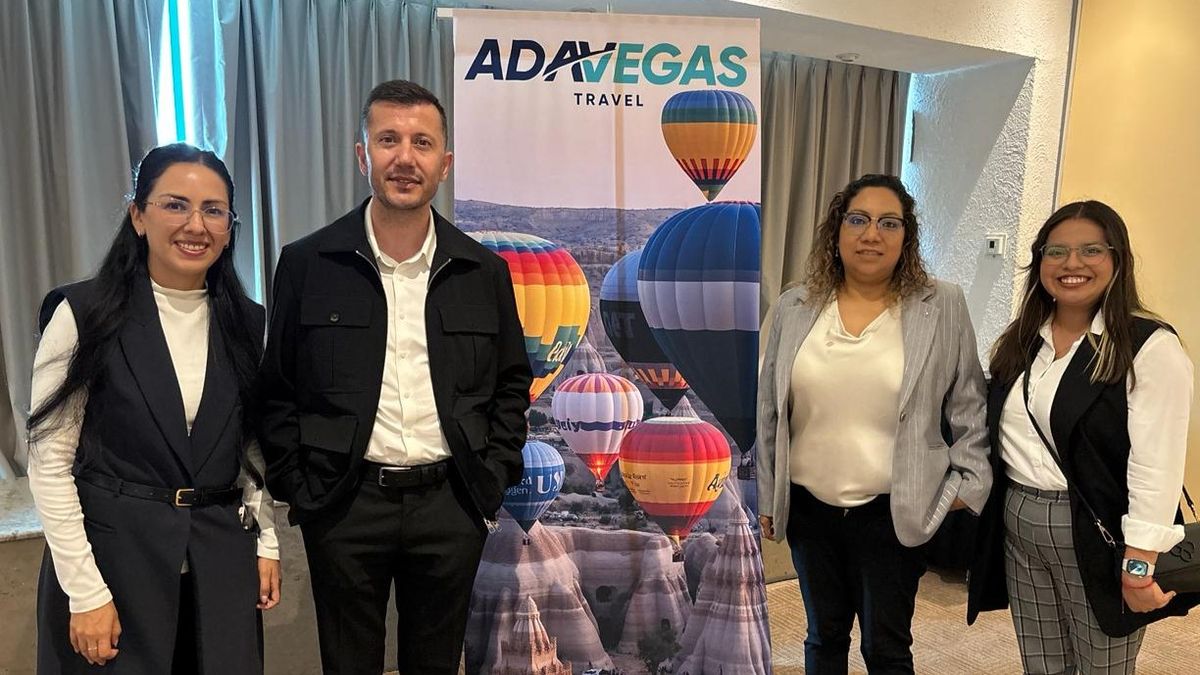 El equipo de Ada Vegas Travel, encabezado por Murat Kuccuk, y Beatriz Andrade de Turkish Airlines.