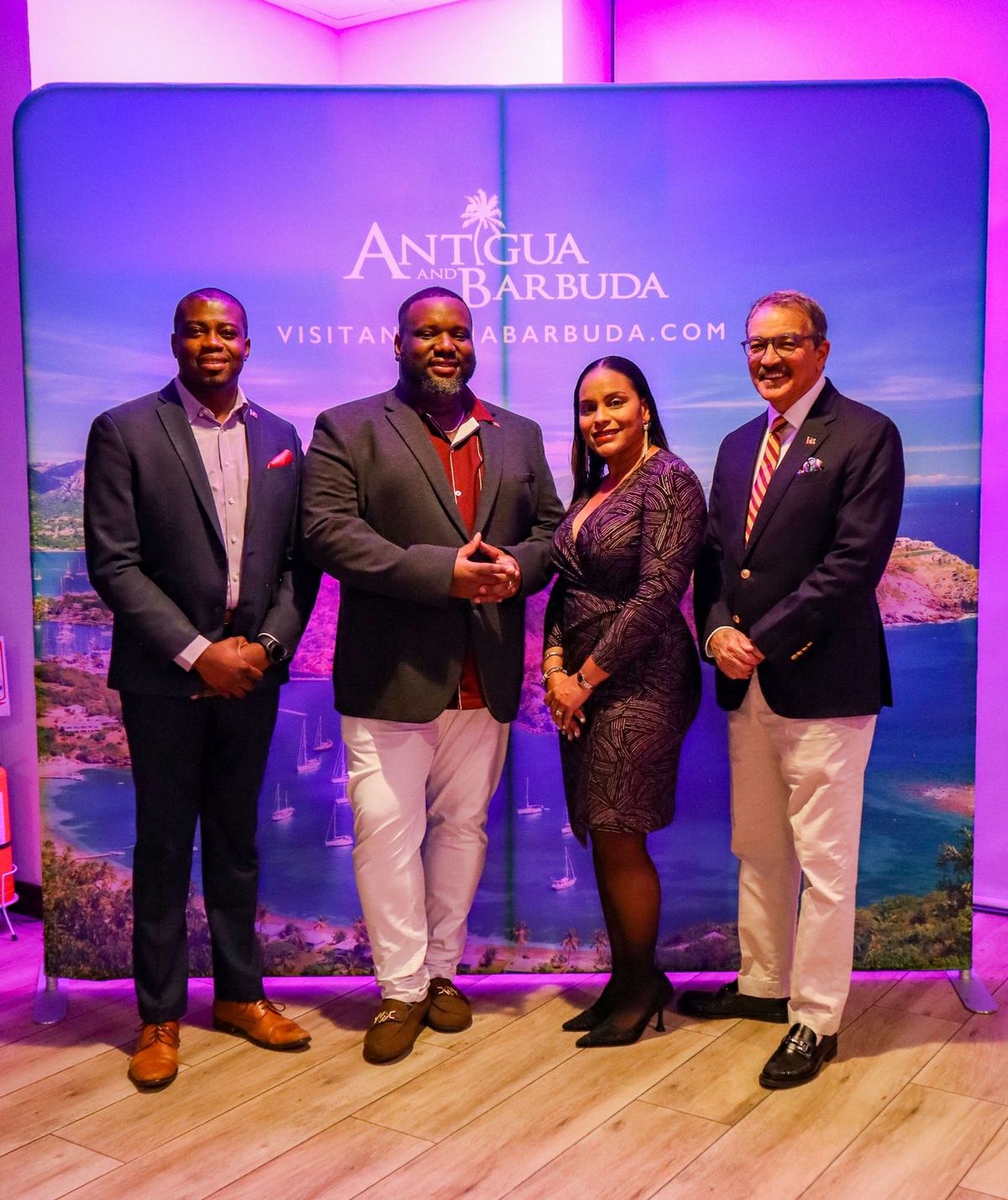 Joel Henry, Marketing & Business Develop Manager, Norrell Joseph, Sales & Marketing Manager USA, Charmaine Spencer directora de Turismo para el Caribe y América Latina,&nbsp; y Charles Fernandez, Ministro de turismo, aviación civil, transporte e inversiones.&nbsp;