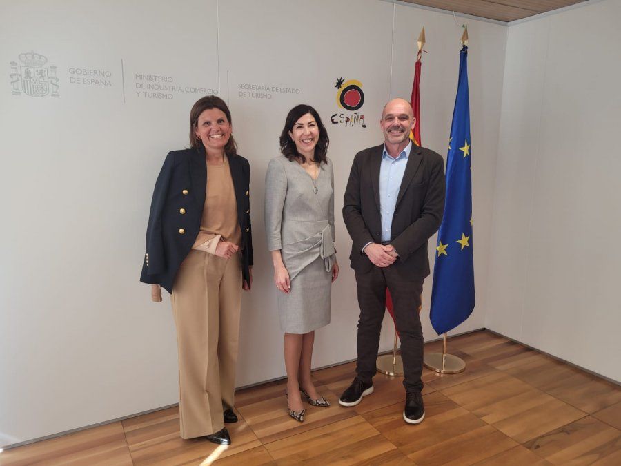 Catiana Tur, gerente de Acave; Rosana Morillo y Jordi Martí, presidente de Acave.