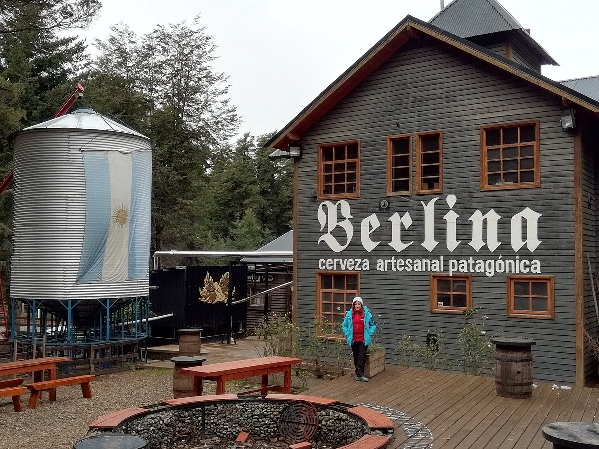 La cervecería Berlina en Colonia Suiza es perfecta comer o tomar algo frente al lago.