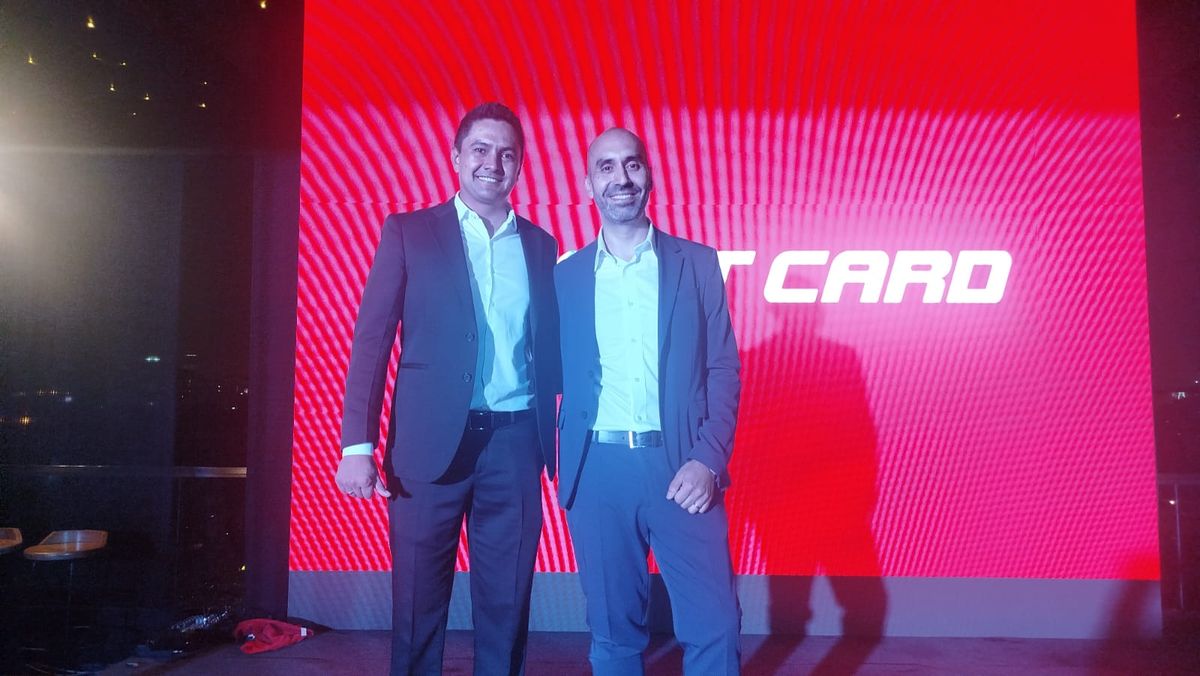 Orlando Romano, country manager y Nelson Diaz, gerente AGV de Assist Card para Perú respectivamente.
