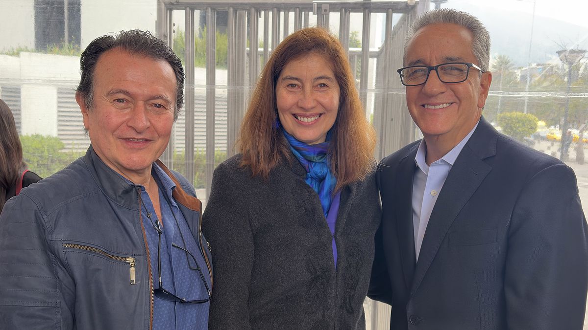Evento de presentación de oficina remodelada de United Airlines en Quito, con presencia de agencias de viajes y otros aliados comerciales. 