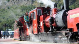 altText(Ushuaia: conocé el Tren del Fin del Mundo y su fascinante historia)}