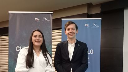 Heidy Hernández, junior Marketing Specialist y; Jordan Schlipken Croes, director para Latinoamérica, ambos de la Autoridad de Turismo de Aruba.&nbsp;