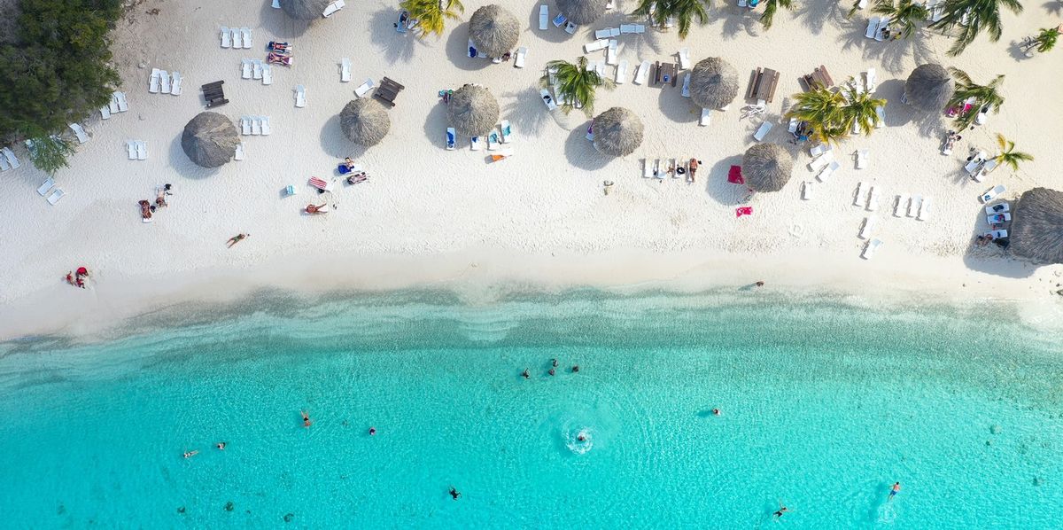 Curazao atesora más de 35 playas bañadas por las cálidas aguas del Mar Caribe. Curazao atesora más de 35 playas bañadas por las cálidas aguas del Mar Caribe.