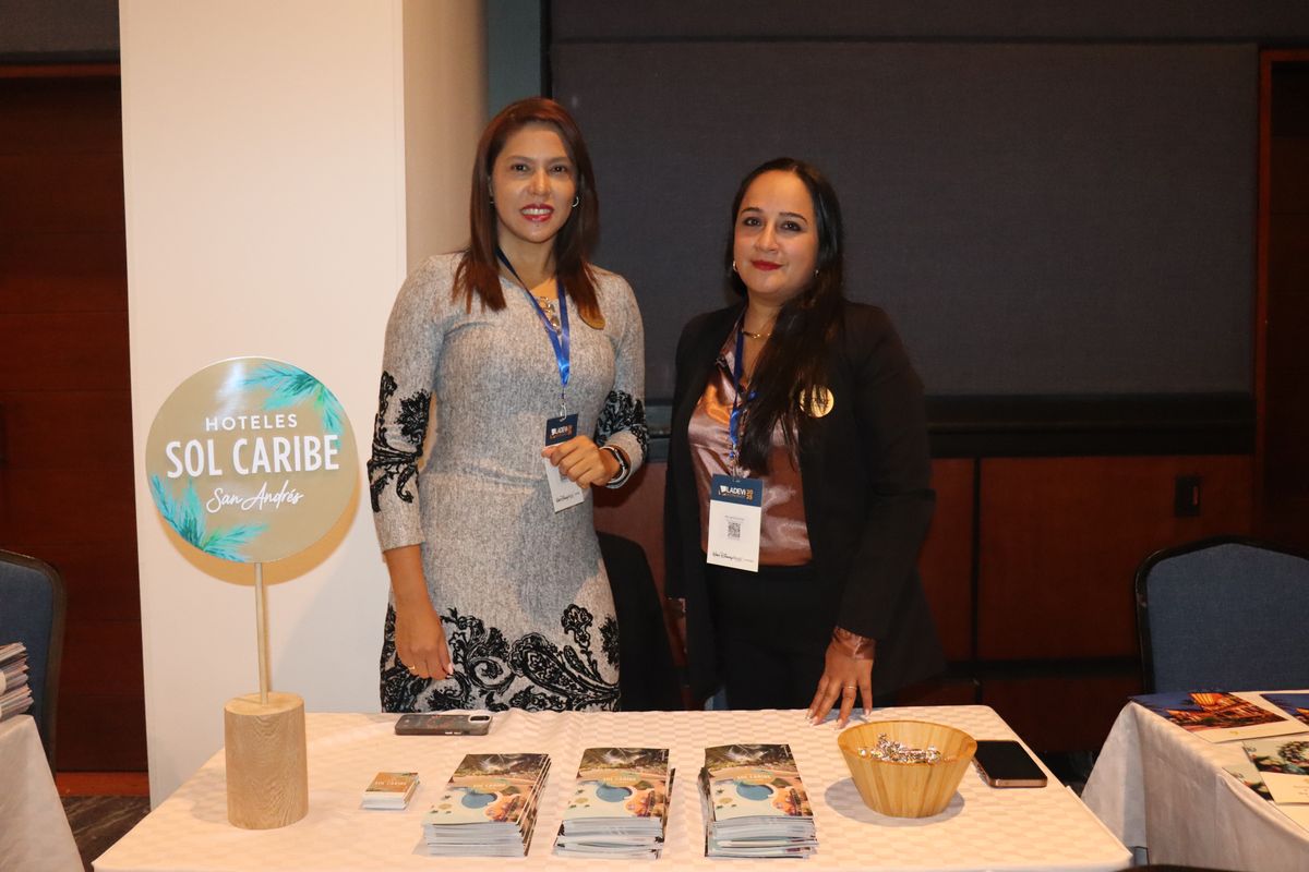 Equipo Solar Hoteles & Resorts en el Ladevi Workshop Bogotá.