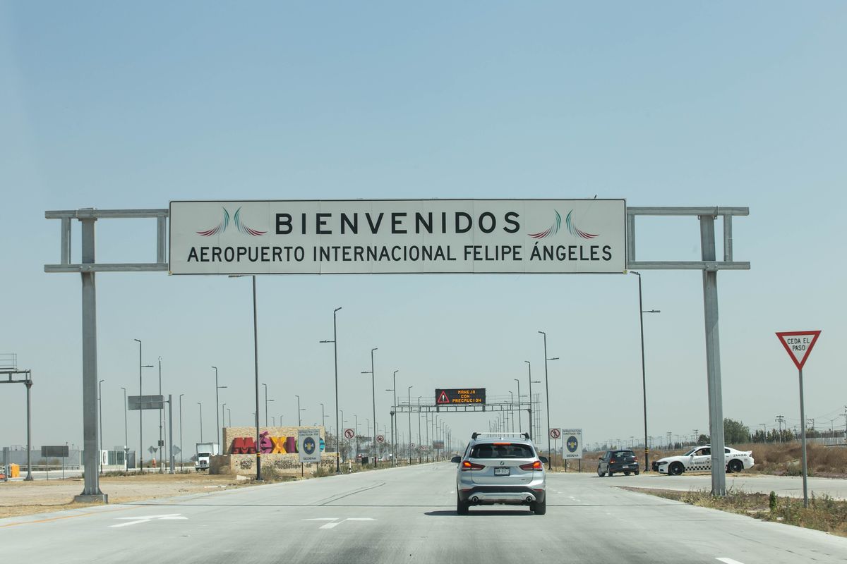 El sector aéreo considera que el ajuste de operaciones en el Aeropuerto Internacional de la Ciudad de México (AICM) se aplica para obligar a las aerolíneas a mudarse al Aeropuerto Internacional Felipe Ángeles (AIFA).