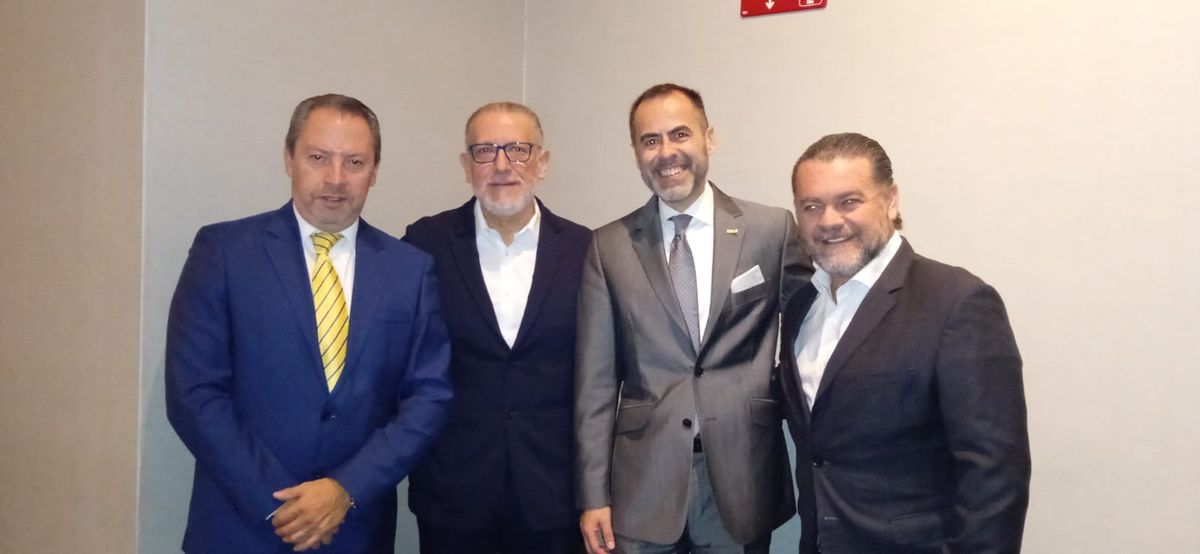Alex Pace, CEO de GMS, con presidentes de asociaciones del sector y Fernando Olivera.