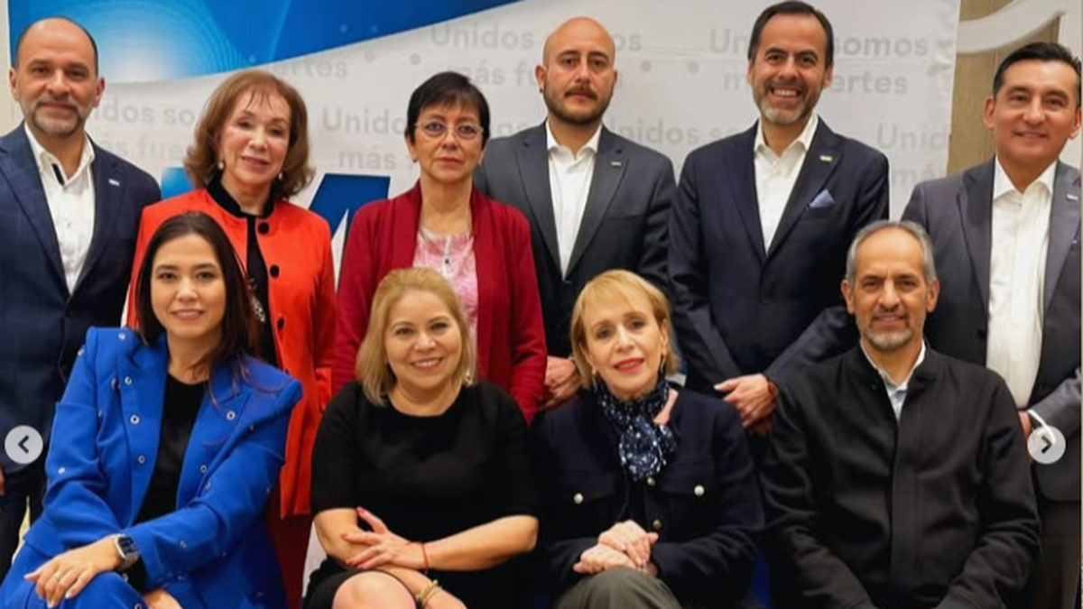 El Consejo Directivo de la Asociación Metropolitana de Agencias de Viajes para 2025, encabezado por Alicia Mejía.