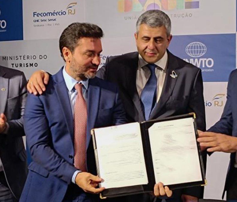 El ministro de Turismo de Brasil, Celso Sabino, junto al secretario General de ONU Turismo, Zurab Pololikashvili. - Ladevi Medios y Soluciones El ministro de Turismo de Brasil, Celso Sabino, junto al secretario General de ONU Turismo, Zurab Pololikashvili.