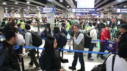 Pasajeros reportaron cambios frecuentes en las puertas de embarque en el nuevo Aeropuerto Internacional Jorge Chávez. 