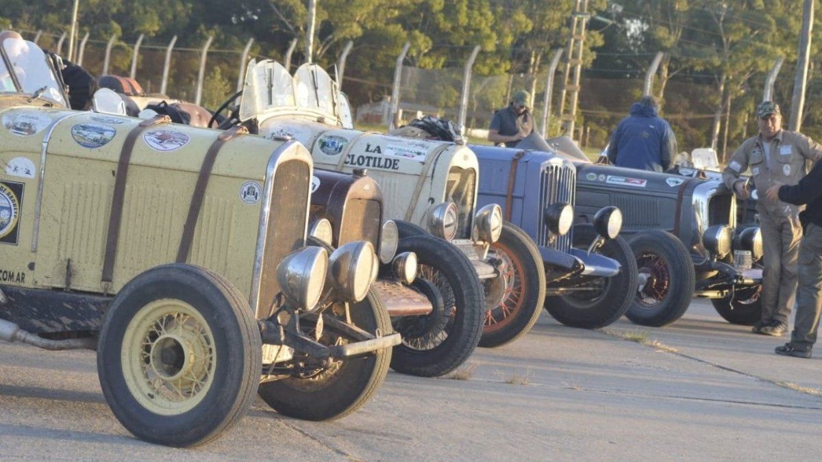 Escapadas en Buenos Aires: el Autódromo Municipal Miguel Ángel Atauri se encuentra sobre la Ruta Nacional N° 2, al km. 210. Escapadas en Buenos Aires: el Autódromo Municipal Miguel Ángel Atauri se encuentra sobre la Ruta Nacional N° 2, al km. 210.