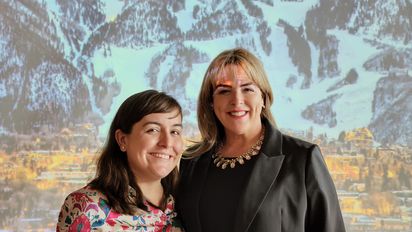 Mónica Barrera, directora de Mundo Ski y Jenny Viditz-Ward representante de Aspen Snowmass.