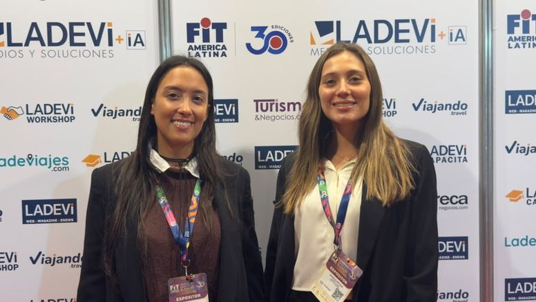 Melina Bello, líder del área Comercial de Carnival Tours, y Micaela Vertone, ejecutiva Comercial.
