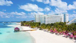 El Grand Sens Cancún será ideal para quien viaja en pareja, ya que estará equipado con una gran cantidad de áreas de descanso, restaurantes y bares solo para adultos.