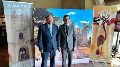 Darío Flota y Víctor Paz, responsable de la Casa de Yucatán en Ciudad de México.