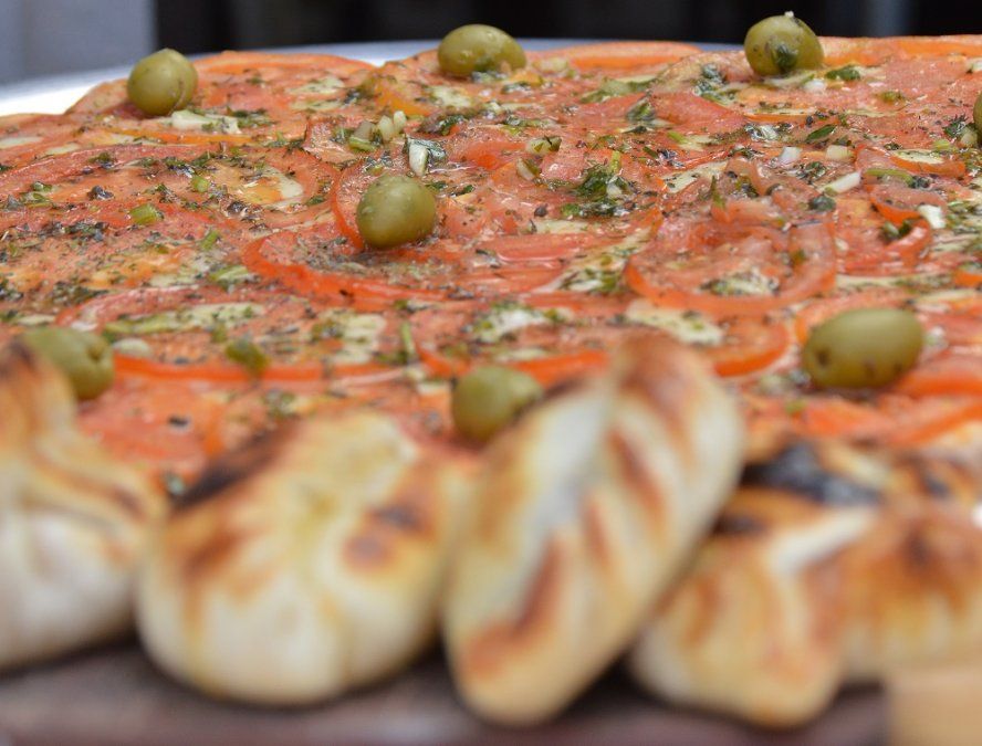 Direcciones de Avellino Pizzería: Montiel 1087, Cossio 5607 y Av. Emilio Castro 5999, en Liniers; Montiel 1699, Mataderos y Nogoyá 6099, Villa Real; todos en Ciudad de Buenos Aires.