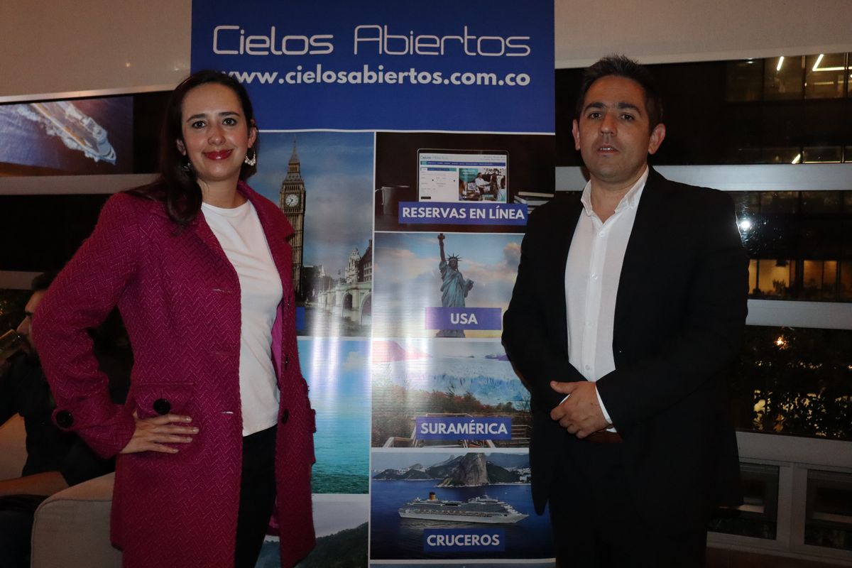 Sandra Díaz, directora comercial de Cielos Abiertos y Federico Filadoro, Latam Sales Coodinator de Costa Cruceros.