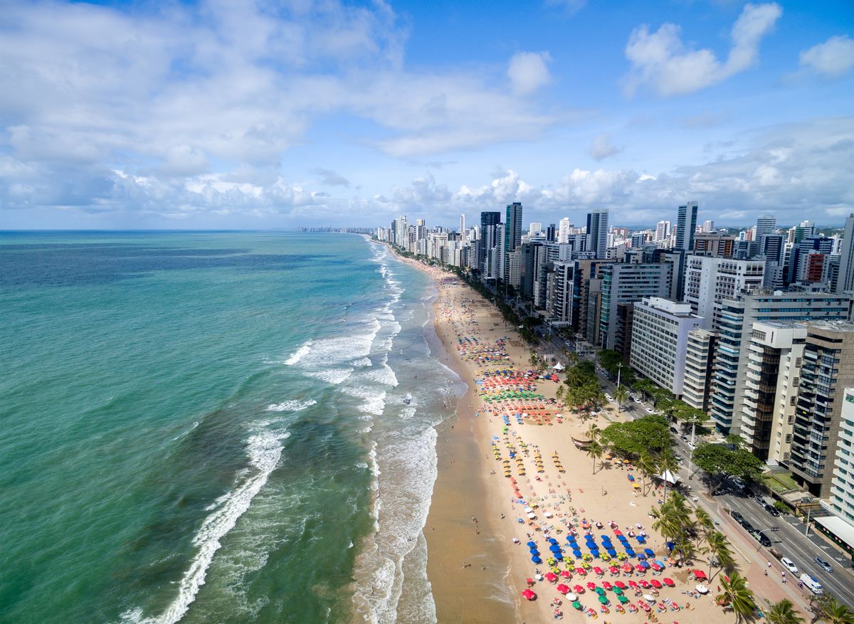 Recife tiene un extenso litoral donde se puede disfrutar de playas como Boa Viagem. Recife tiene un extenso litoral donde se puede disfrutar de playas como Boa Viagem.