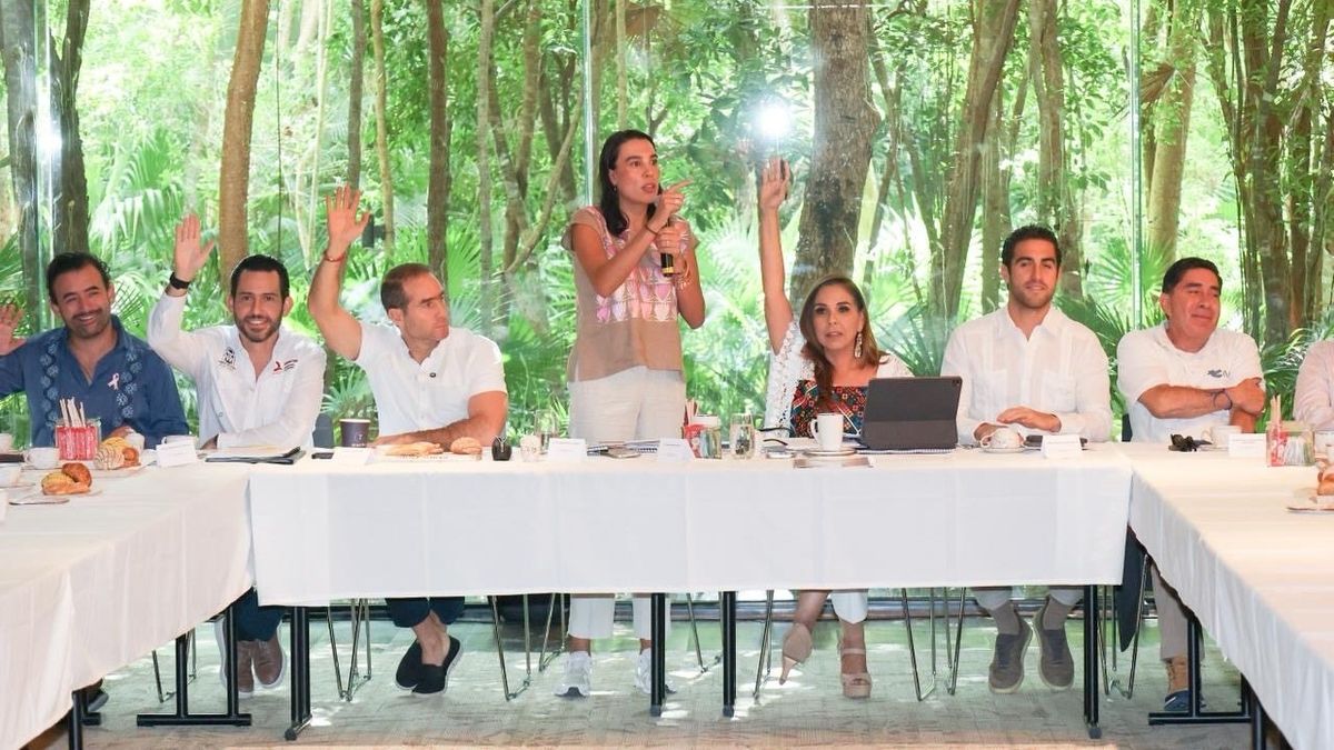 La titular de la Sectur y la gobernadora de Quintana Roo se reunieron con representantes del sector hotelero y tur&iacute;stico para generar estrategias que detengan la crisis tur&iacute;stica que vive Tulum.