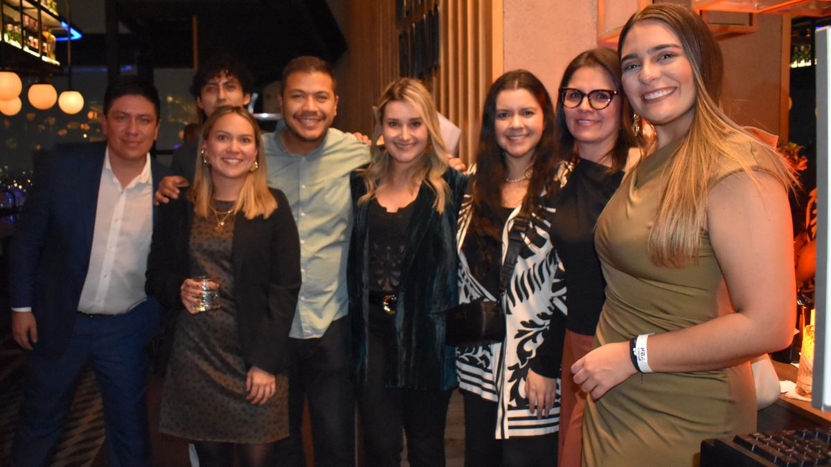 Carlos Reyes, Ágil Perú; Ulises Tapia, Hotelbeds; Julio Morales, Hotebeds; Liliana Fagua, Hotelbeds; Humberto Rivas, Hotelbeds; Ana María García, Hotelbeds; Laura Ortiz, Hotelbeds; Andrea Cuervo, Hotelbeds; Gabriela Díaz, Viajes Humboldt, durante el evento de HBX Group.