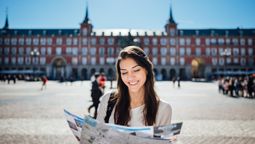 España presenta cursos de capacitación para convertirse en un experto de sus atractivos turísticos.